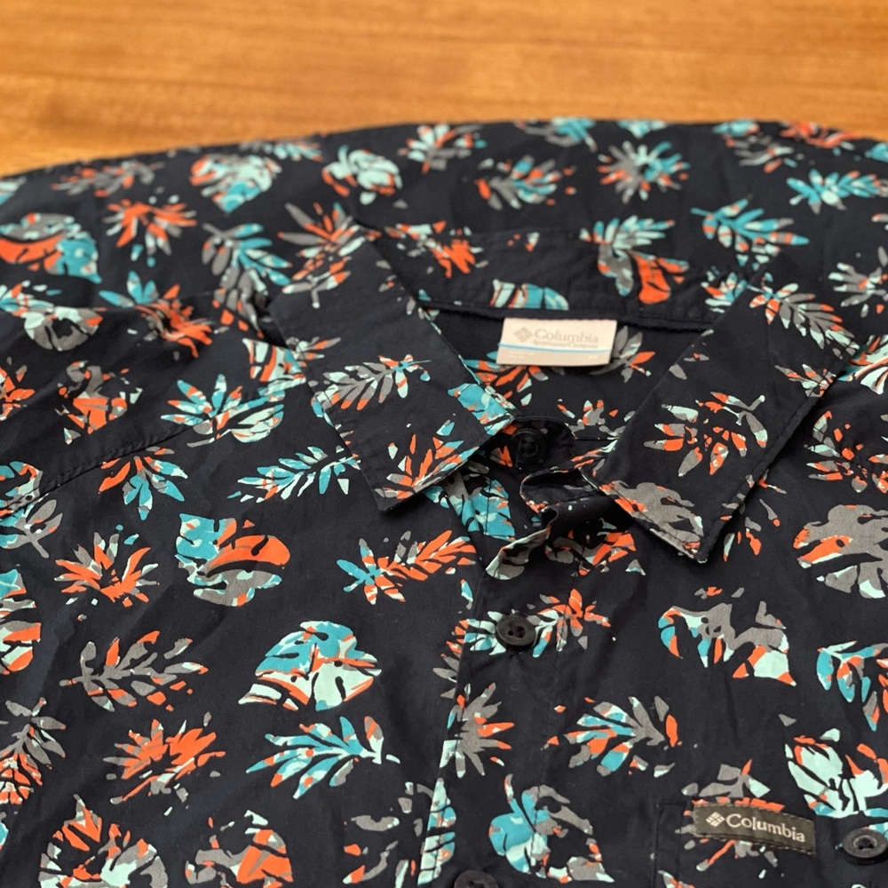 Men’s Columbia button down. Never worn!